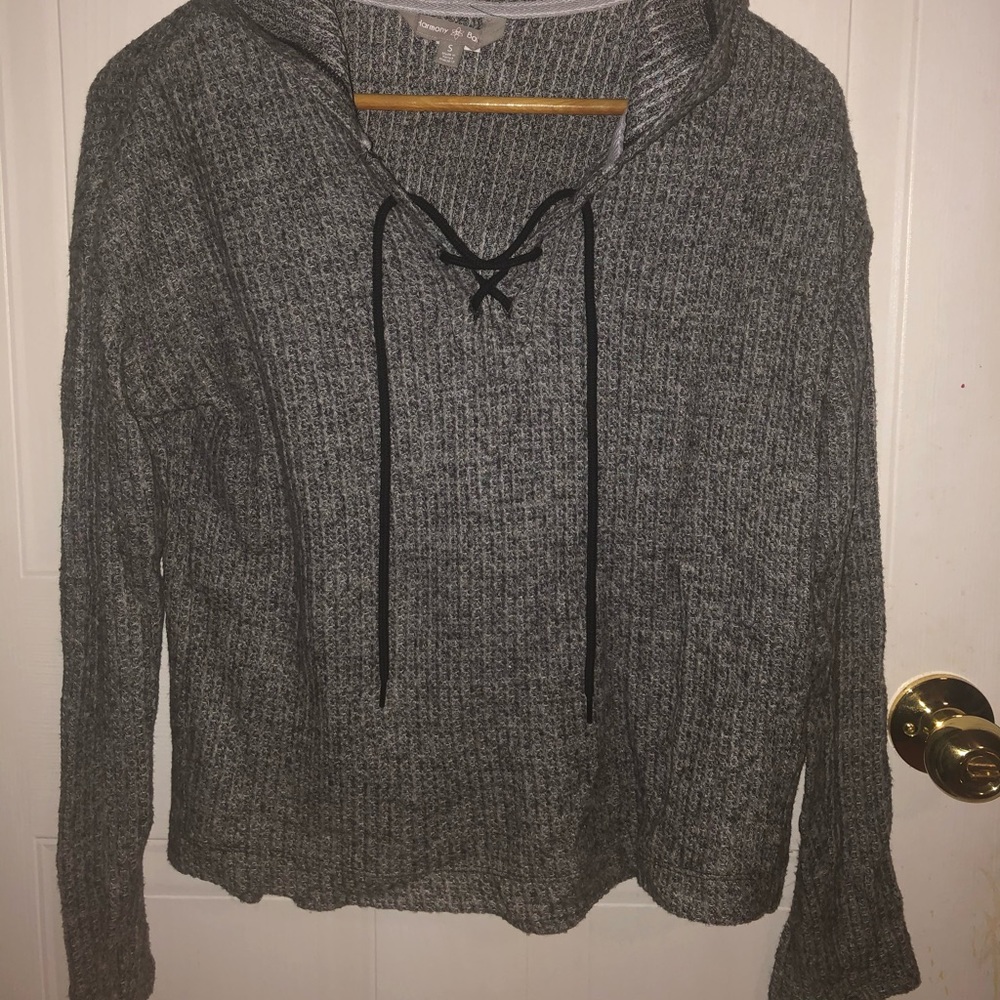 Light grey hoodie with lace up string